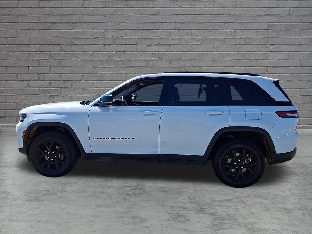 Used 2024 Bright White Clearcoat Jeep Altitude X image 7
