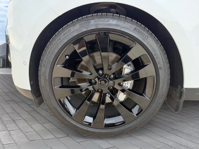 Used 2026 White Land Rover SE image 9