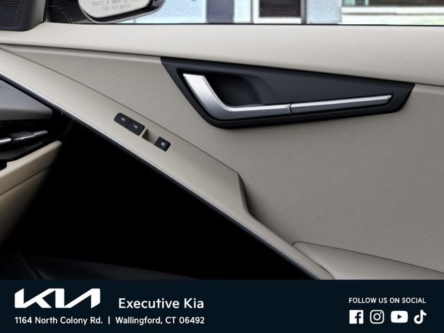 New 2026 Snow White Pearl Kia WAVE image 25