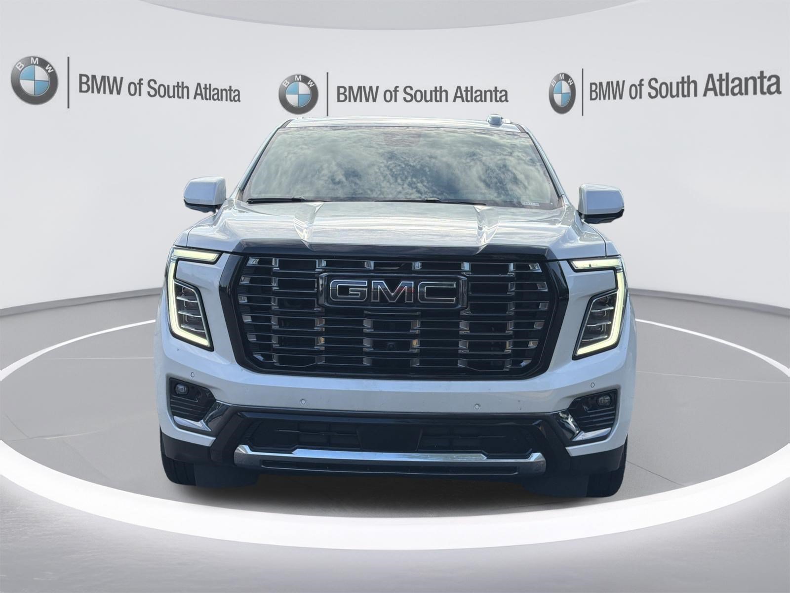 Used 2025 White Frost Tricoat GMC Denali Ultimate image 31