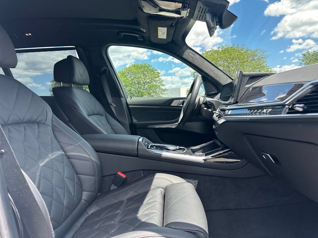New 2026 Mineral White Metallic BMW xDrive40i image 25