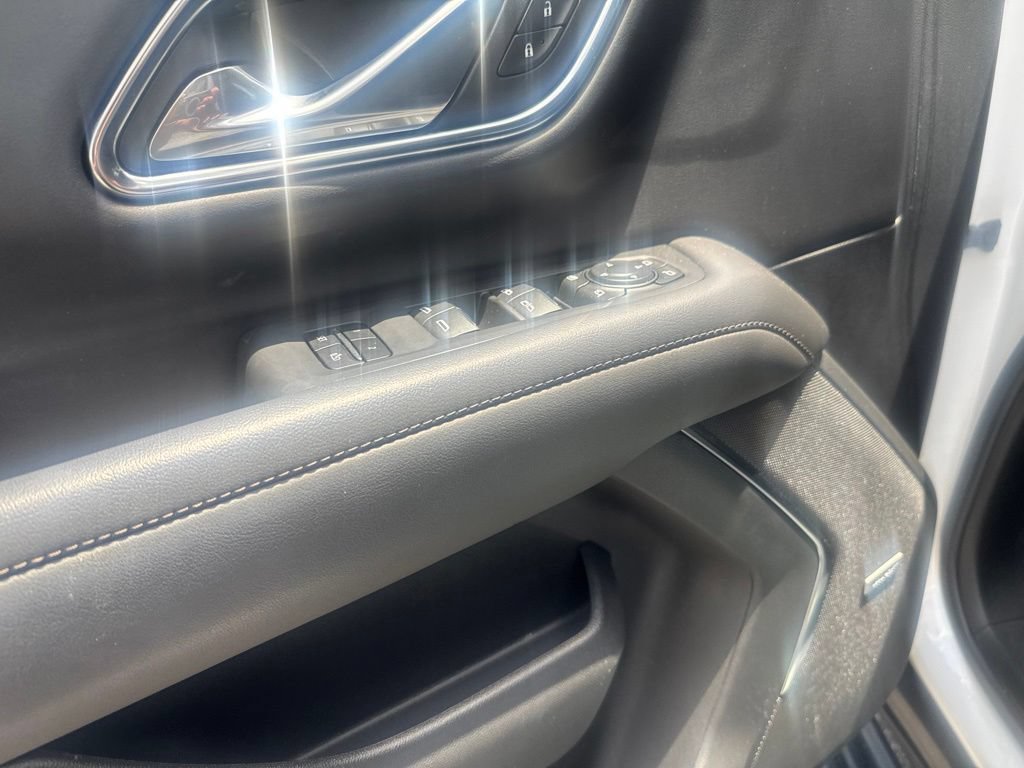 Used 2023 Iridescent Pearl Tricoat Chevrolet High Country image 13