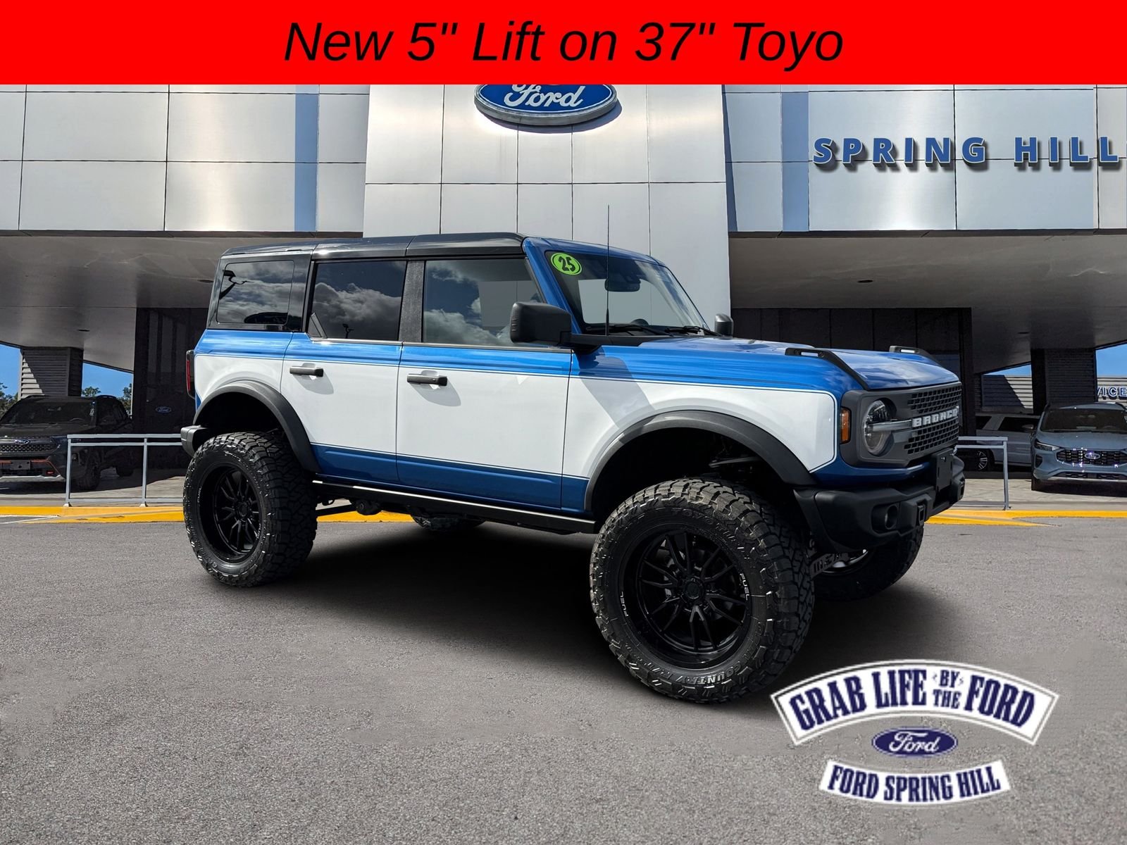Used 2025 Blue Metallic Ford Badlands image 1