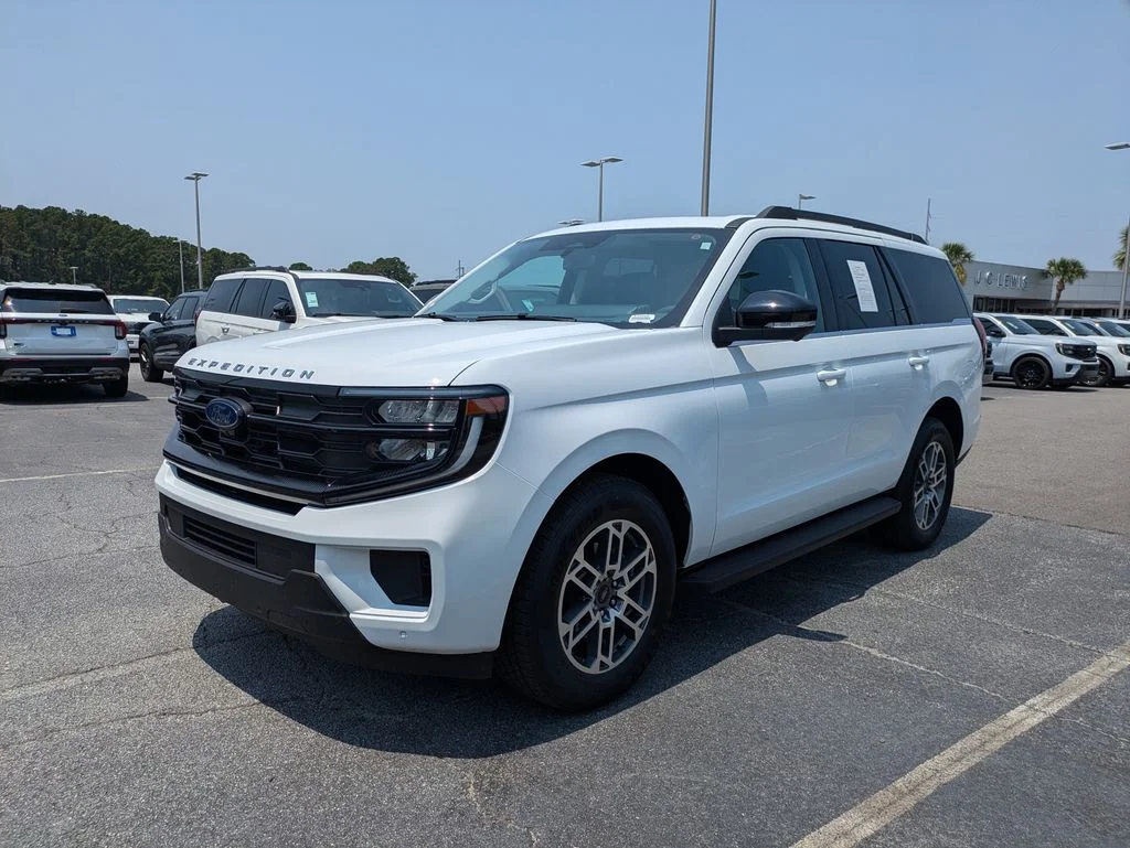 New 2026 Oxford White Ford Active image 8