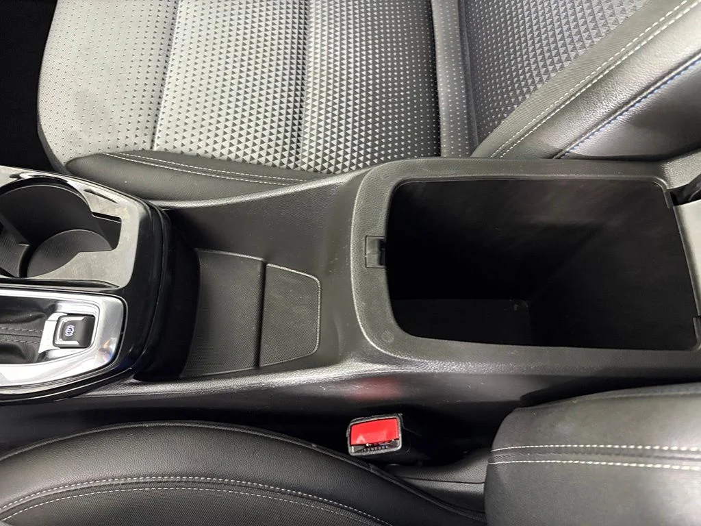 Used 2025 White Chevrolet LT image 34