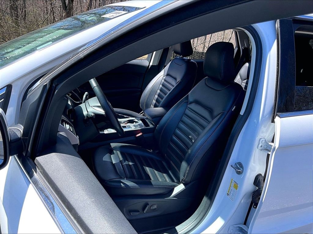 Used 2023 White Ford SEL image 10