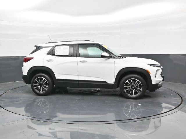 Used 2026 Summit White Chevrolet LT image 8