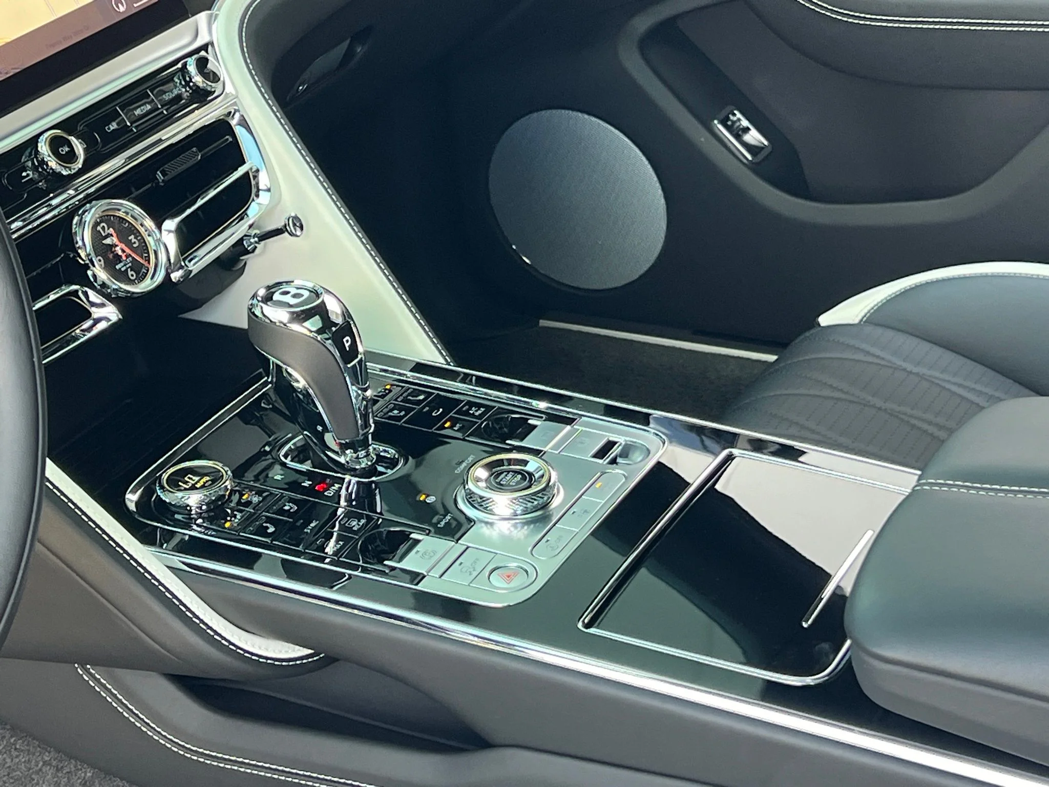 Used 2023  Bentley Speed image 33