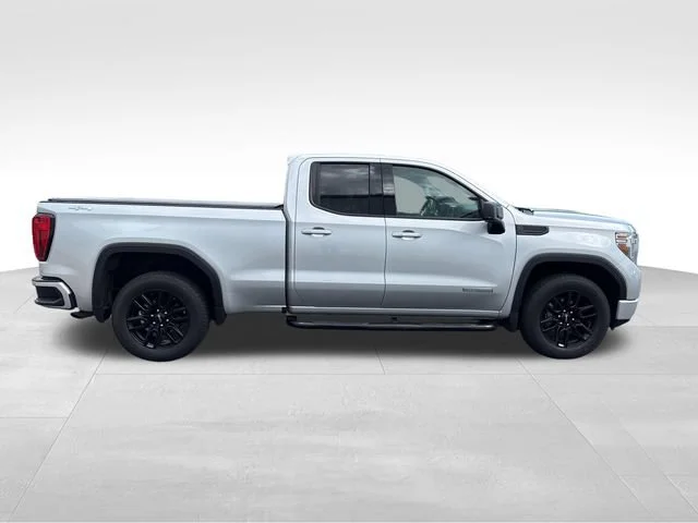 Used 2022 Quicksilver Metallic GMC Elevation image 7
