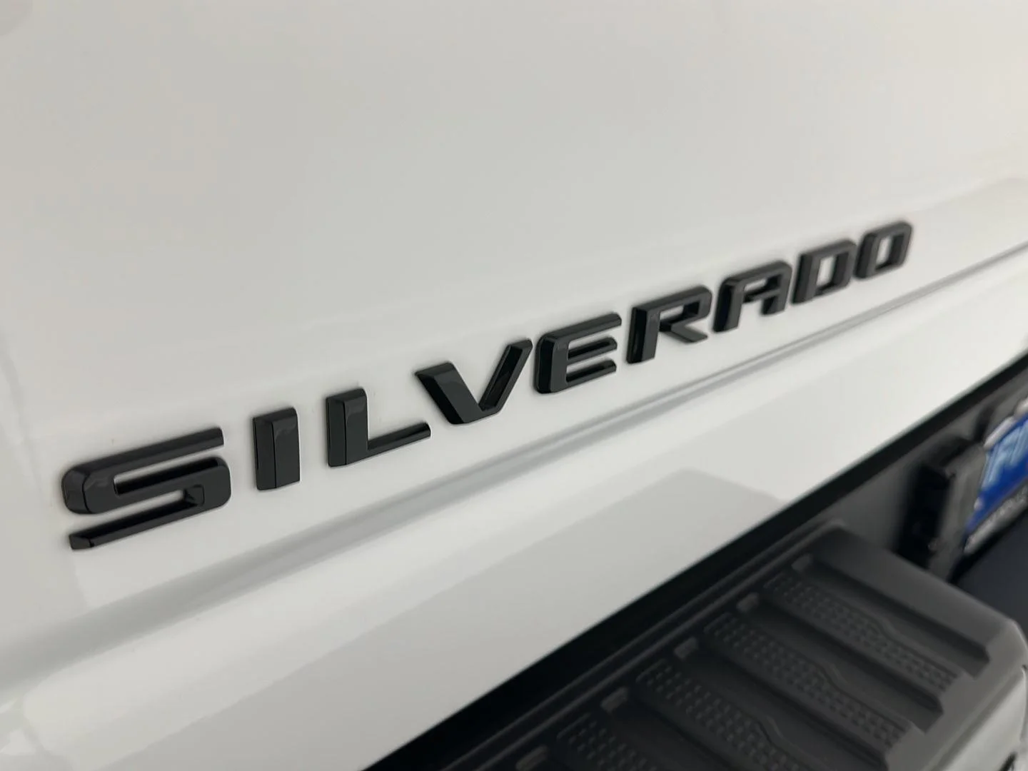 Used 2025 Summit White Chevrolet LT image 30
