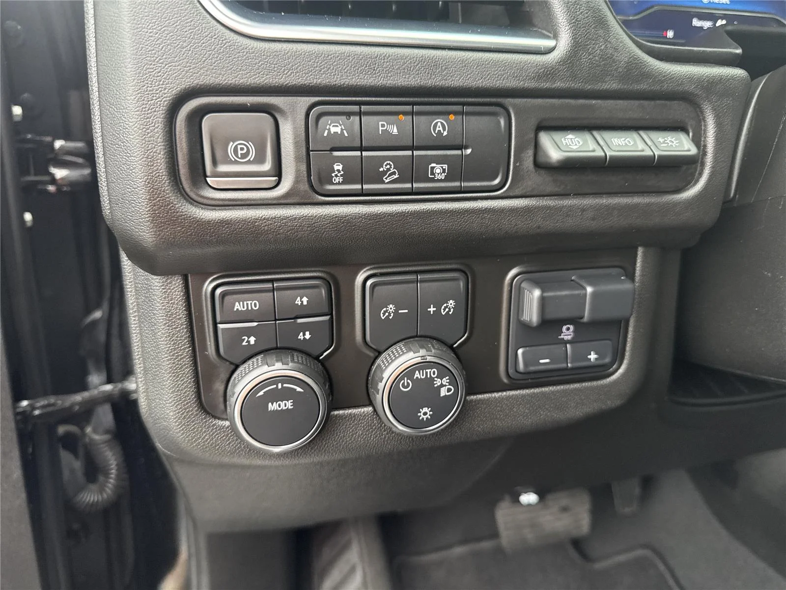 Used 2024 Black Chevrolet Premier image 20