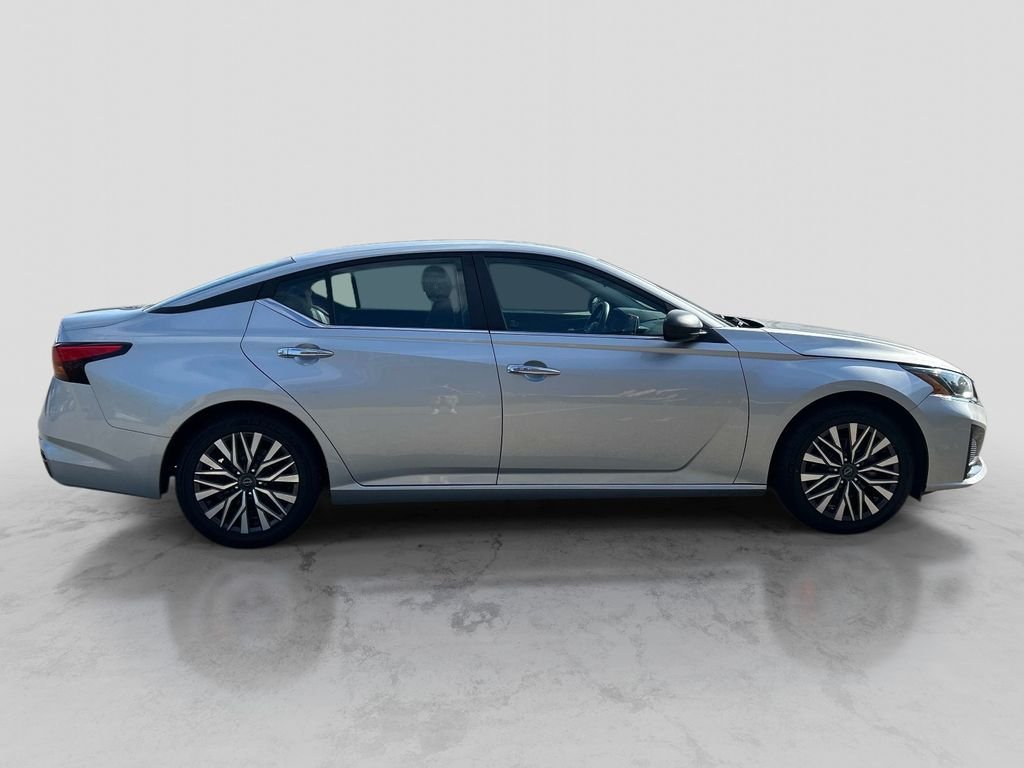 Used 2024 Silver Nissan 2.5 SV image 6