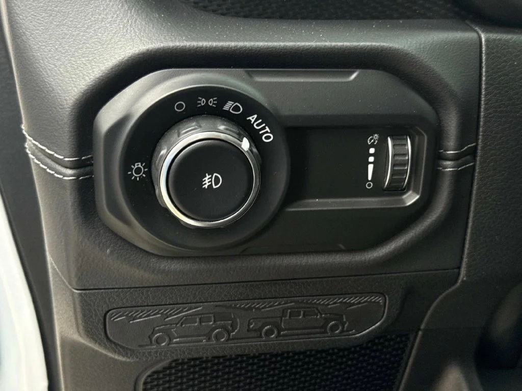 Used 2025 White Jeep Rubicon image 31