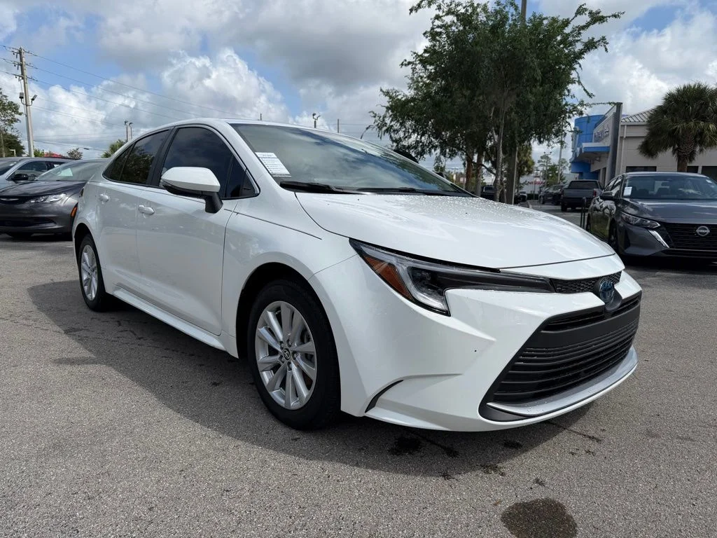 2024 Toyota Corolla XLE Hybrid CVT's photo