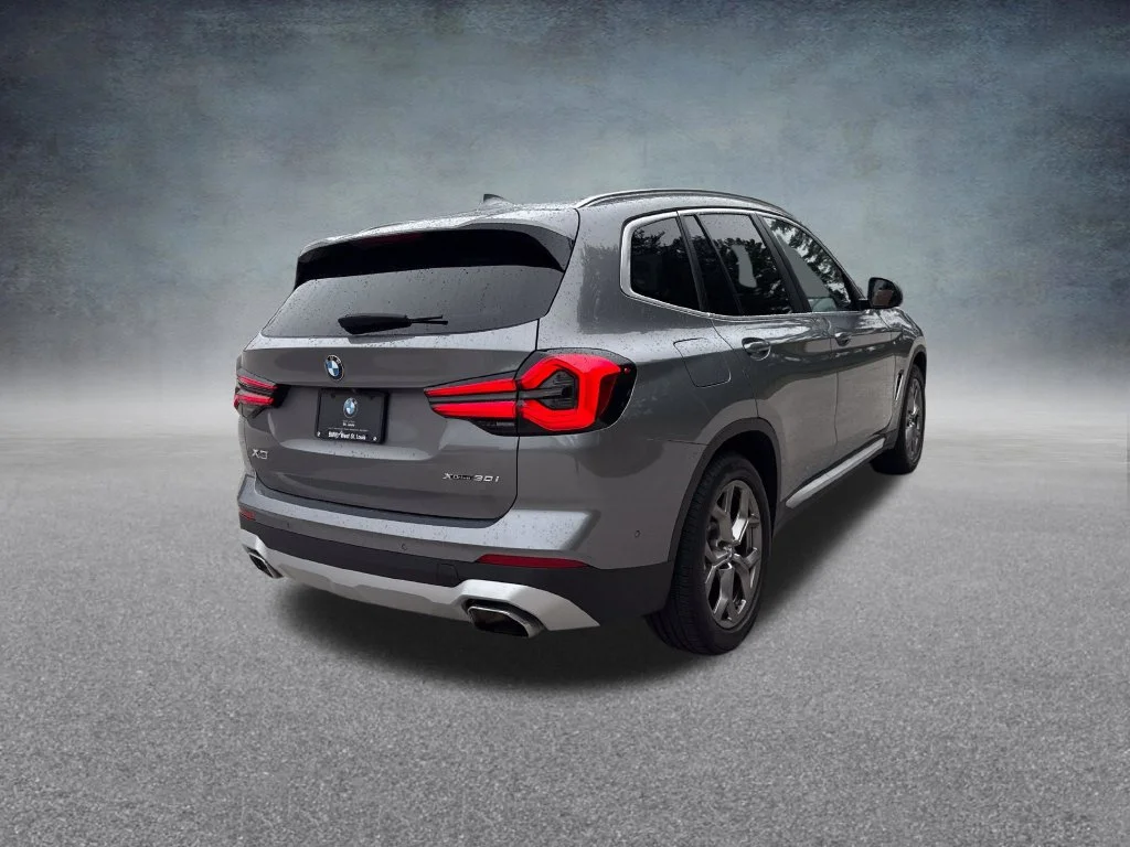 Used 2023 Gray BMW xDrive30i image 6