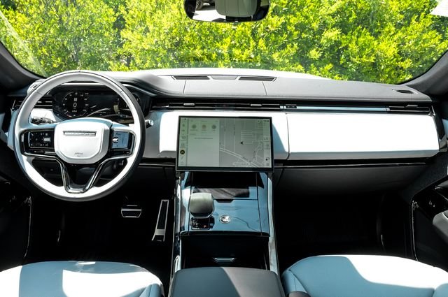 New 2026 Ostuni Pearl White Premium Metallic Land Rover Dynamic SE image 20
