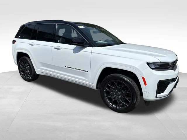 2026 Jeep Grand Cherokee Summit 4x4's photo