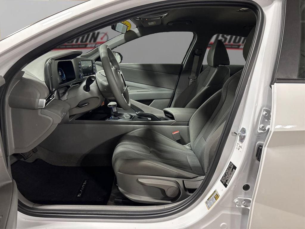 Certified Used 2025 White Hyundai SE image 9