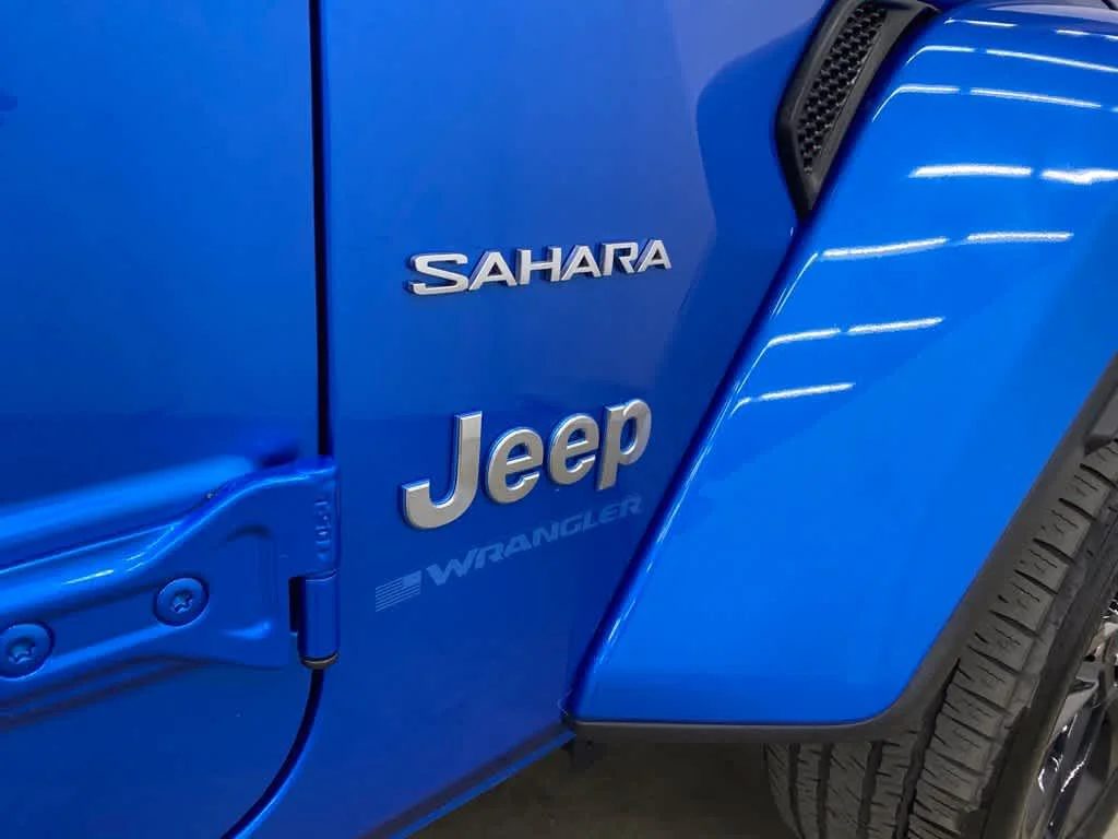Used 2024 Hydro Blue Pearlcoat Jeep Sahara image 10