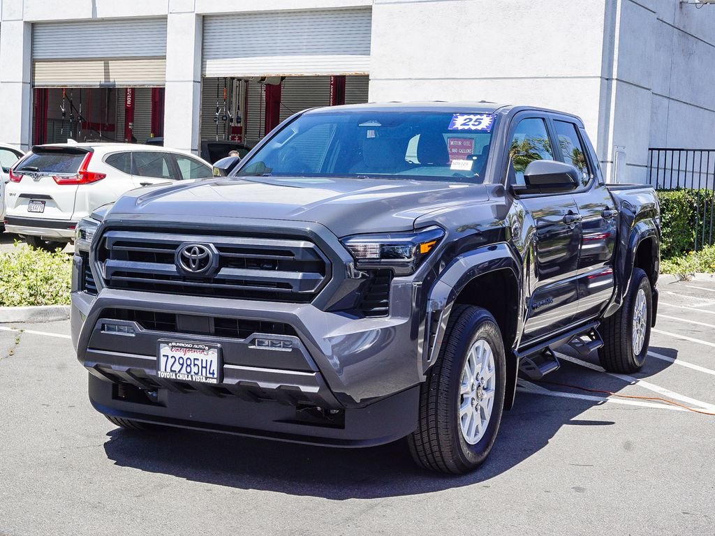 Used 2025  Toyota SR5 image 3