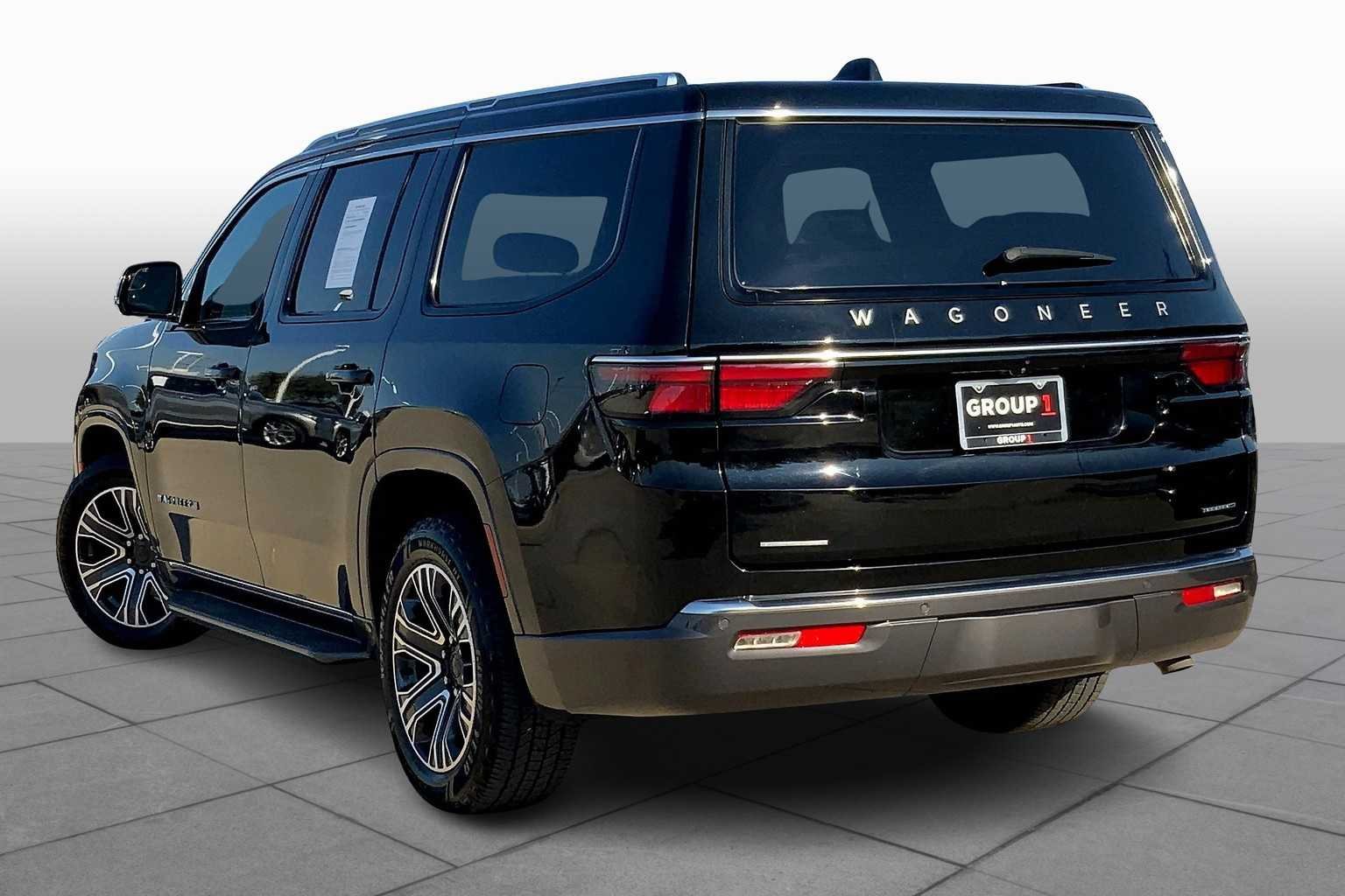 Used 2022 Diamond Black Crystal Pearlcoat Jeep Series III image 12