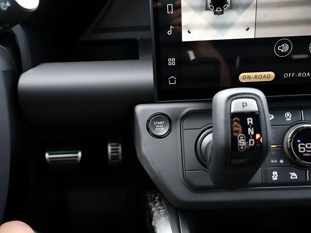 2026 Land Rover Defender OCTA - Photo 33
