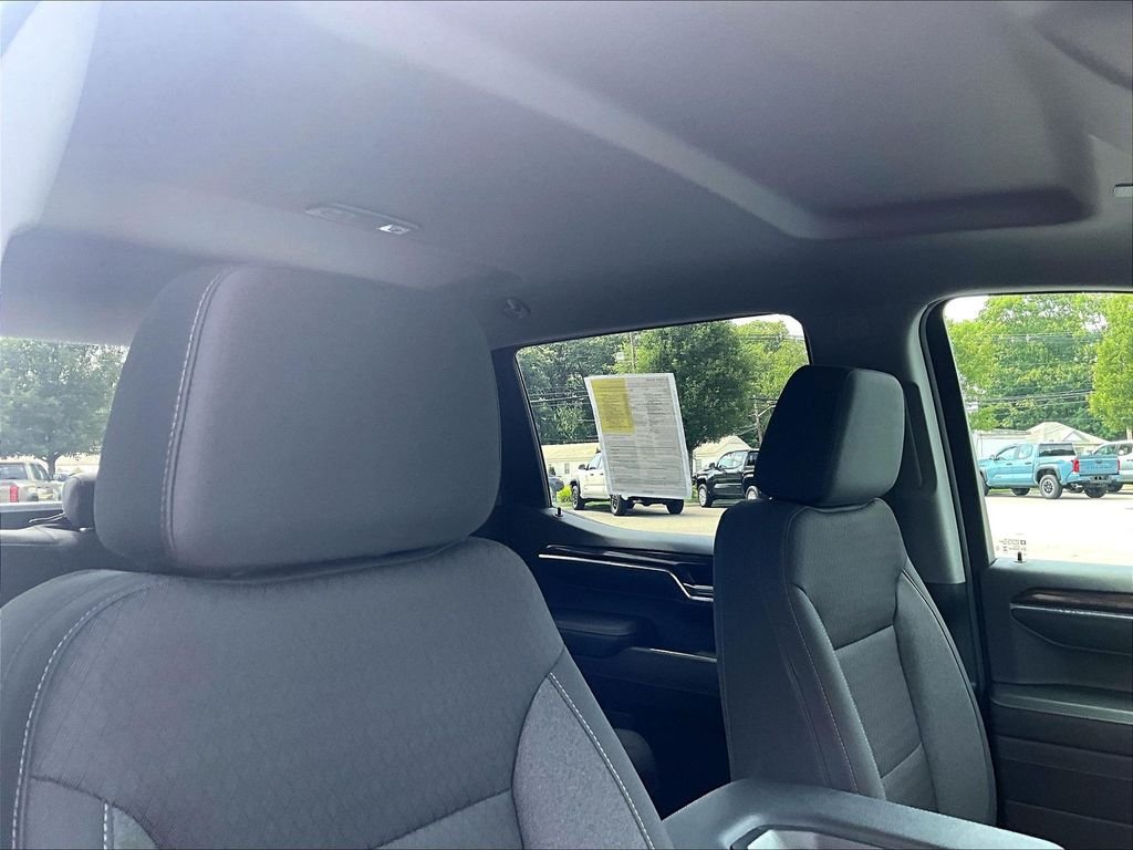 Used 2024 White GMC Elevation image 22