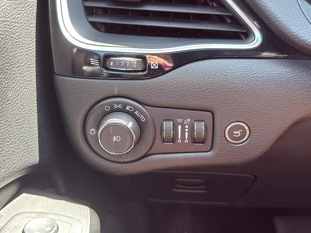 Used 2023 Black Jeep Altitude image 27