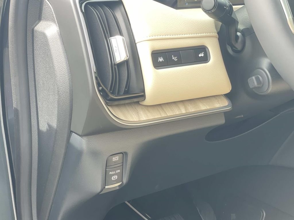 New 2026 Alpine Metallic / Super Black Two-tone Nissan Platinum Reserve image 19