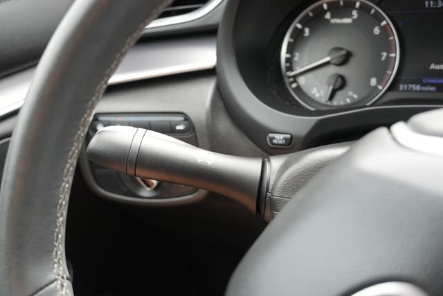 Used 2023 White INFINITI LUXE image 29