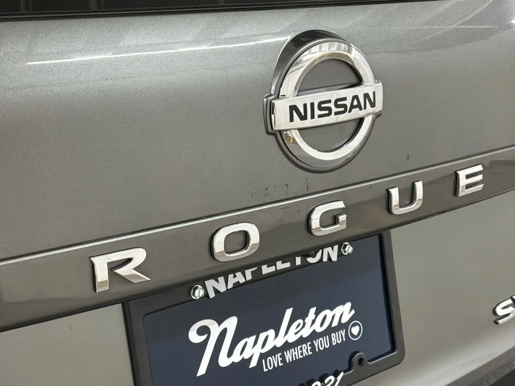 Used 2021 Gun Metallic Nissan SV image 22