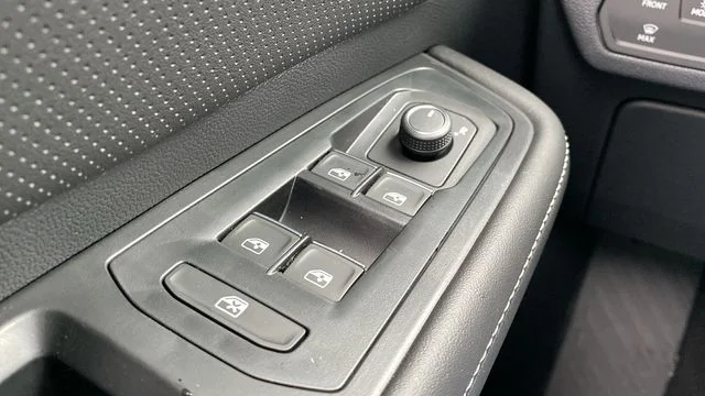 2026 Volkswagen Atlas Cross Sport SE w/Tech - Photo 17