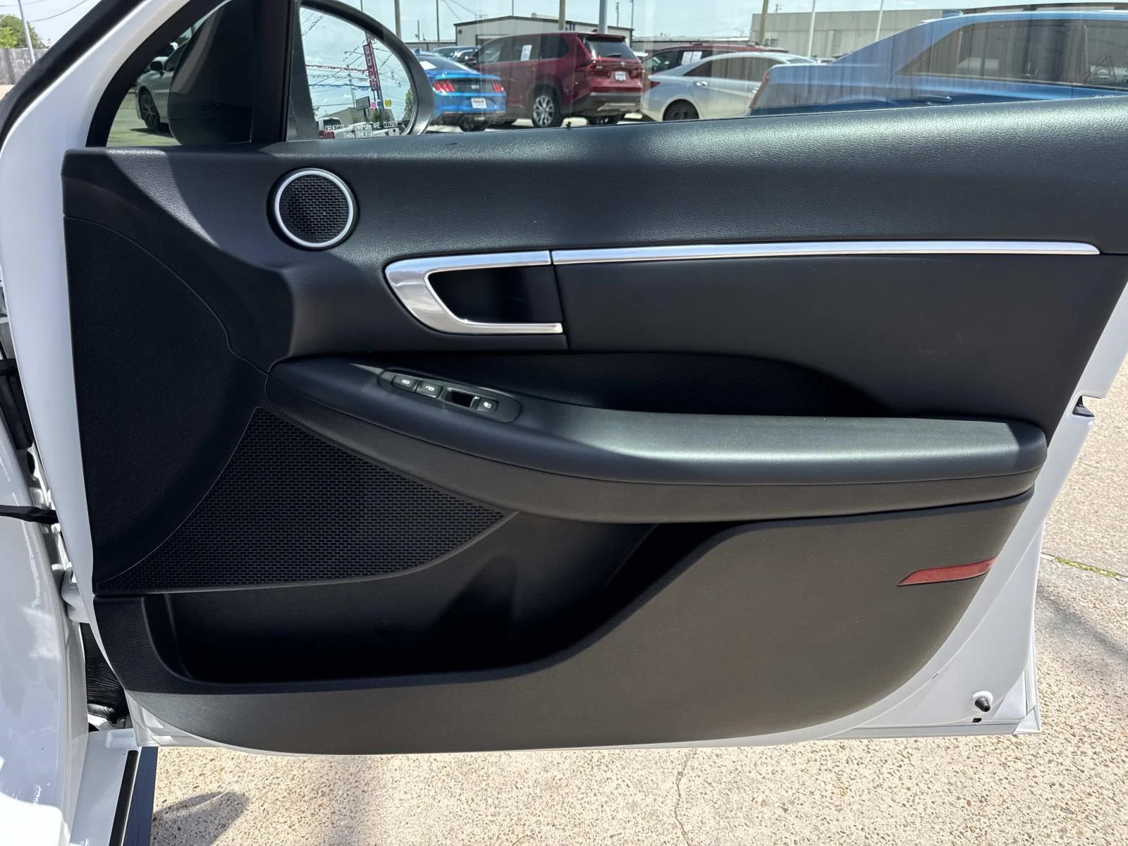 Used 2023 White Hyundai SEL image 13