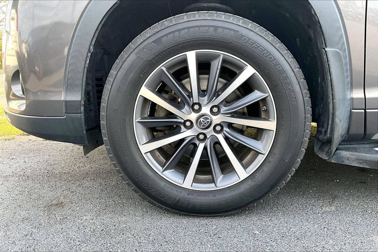 Used 2017 Predawn Gray Mica Toyota XLE image 2