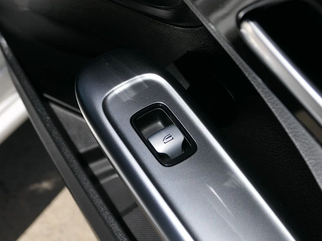 Used 2023 White Mercedes-Benz C 300 image 23