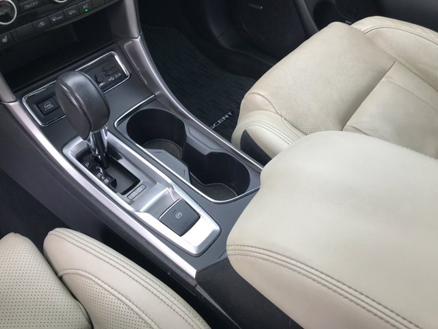 Used 2020 Crystal White Pearl Subaru Limited image 25