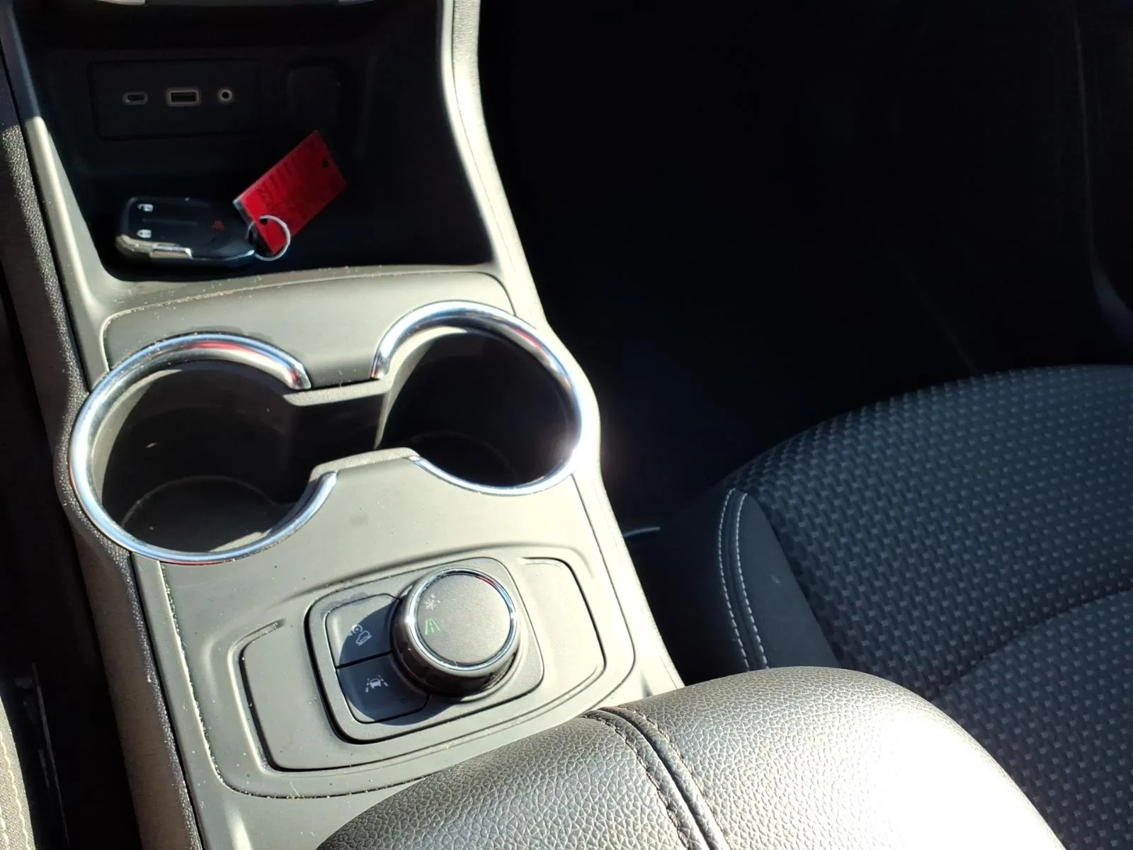 Used 2024 Summit White GMC SLE image 9