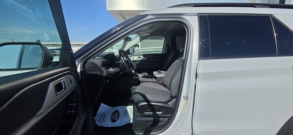 Used 2025 White Metallic Ford Active image 15