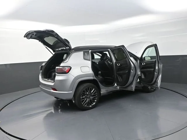 Used 2022 Silver Jeep Limited image 34