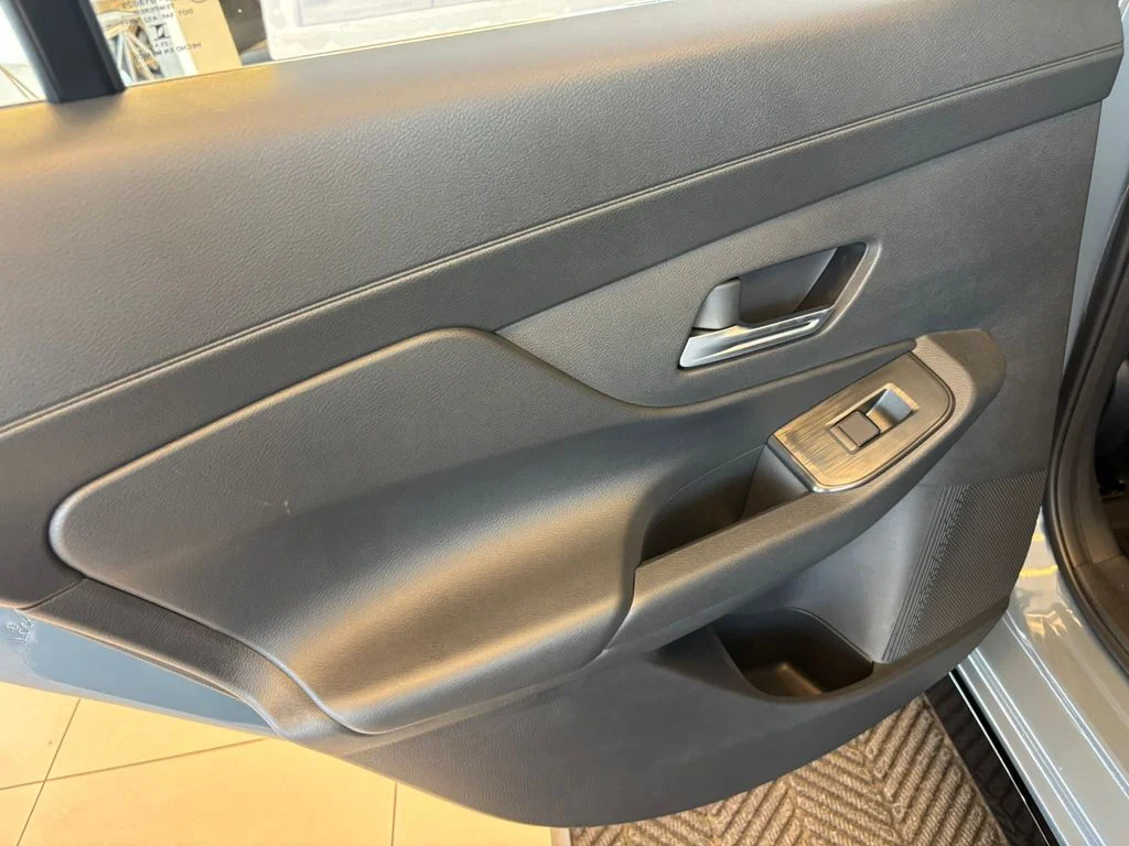 New 2026 Atlantic Gray Metallic / Super Black Two-tone Nissan SR image 23
