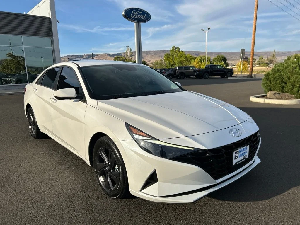 Used 2022 Gray Hyundai SEL image 1