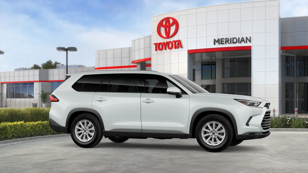 New 2026 Wind Chill Pearl Toyota XLE image 13