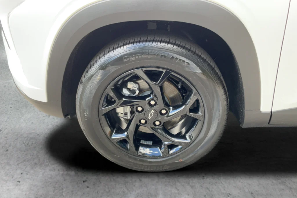 New 2026 Summit White Chevrolet LT image 22