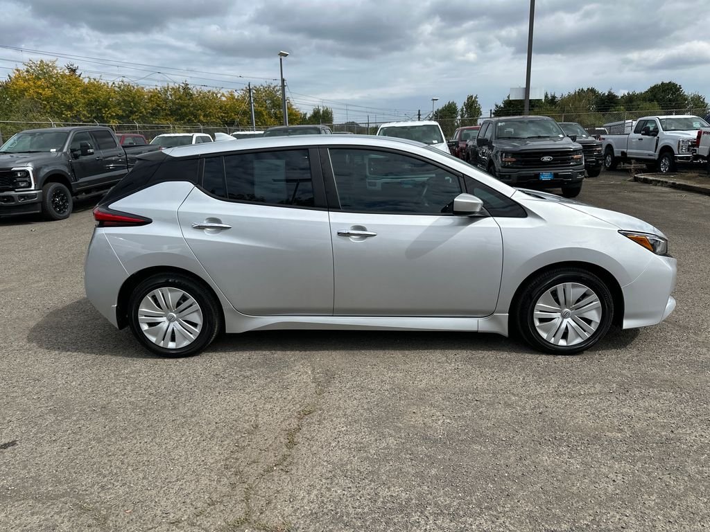 Used 2023 Silver Nissan S image 8