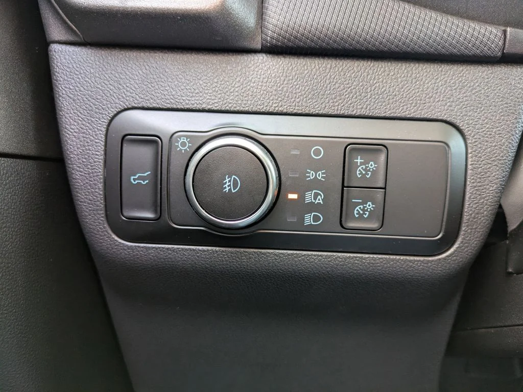 New 2025 Azure Gray Metallic Tri-Coat Ford Outer Banks image 24