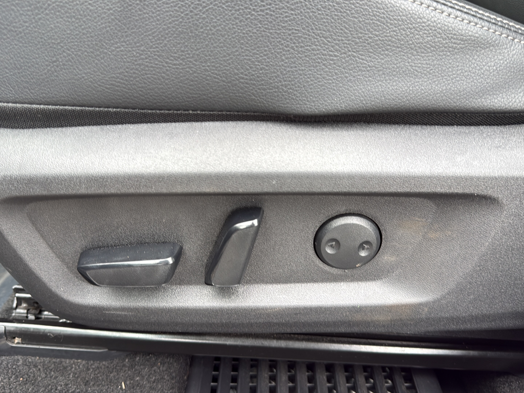 Used 2023 Gray Nissan SL image 17