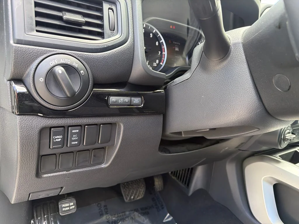 2024 Nissan Titan SV - Photo 20