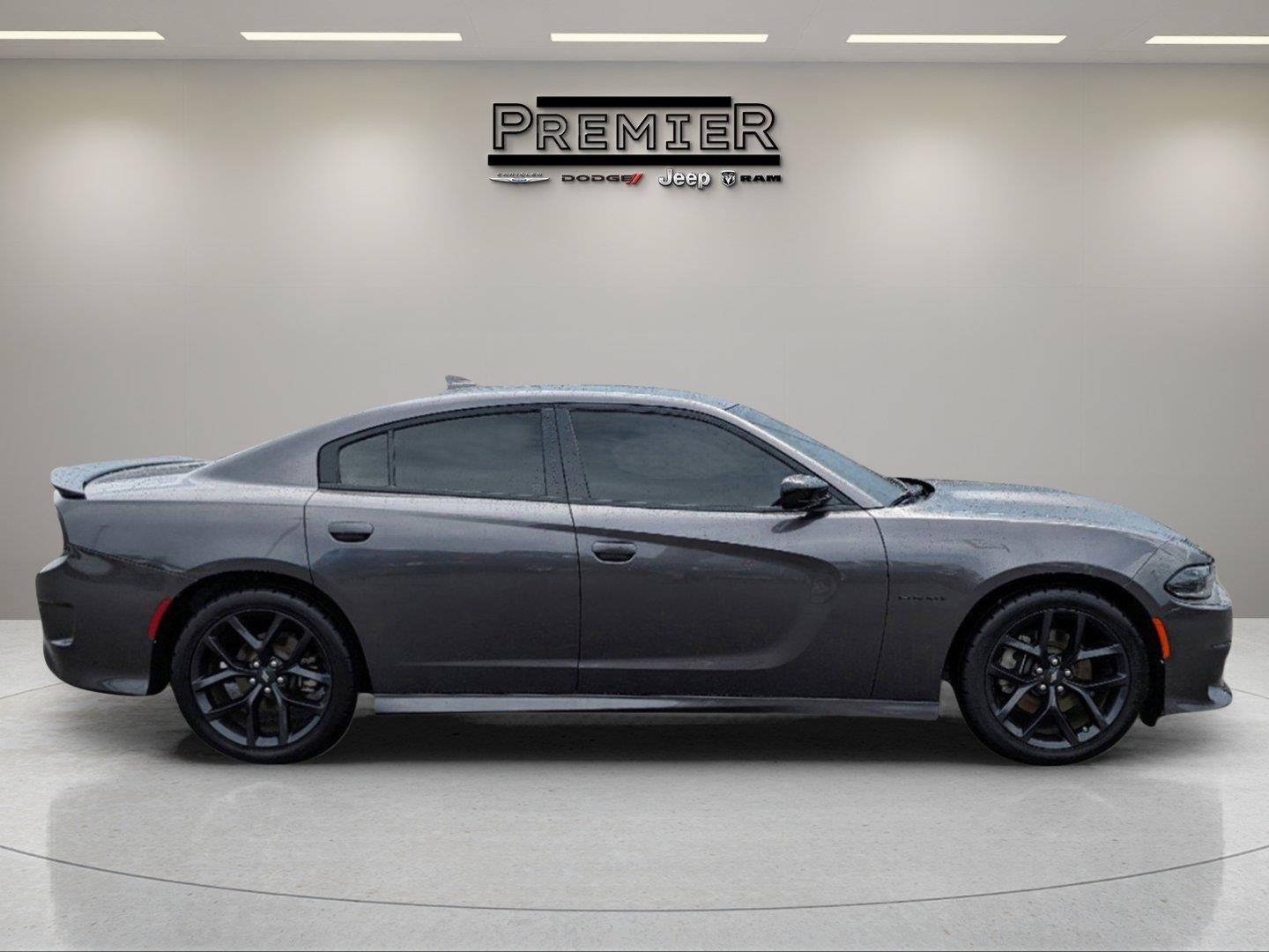 Used 2022 Granite Pearlcoat Dodge R/T image 4