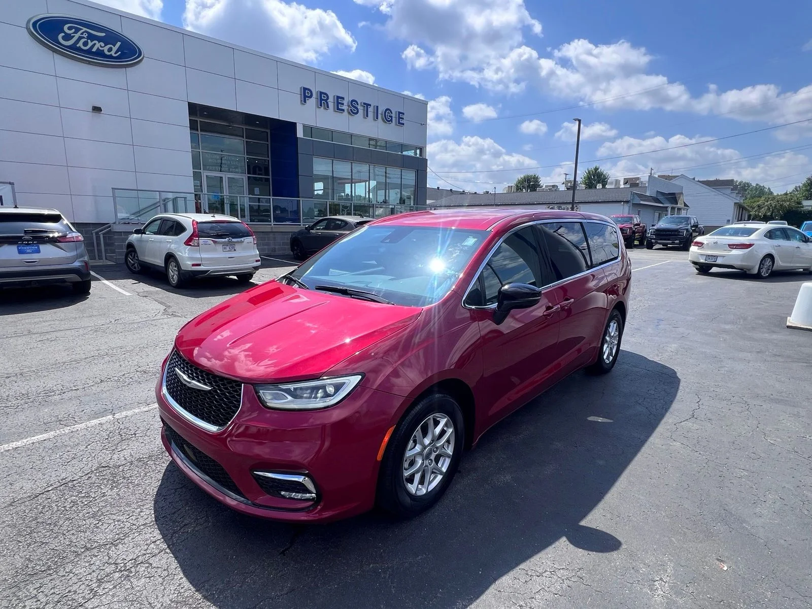 Used 2025 Red Chrysler Select image 3