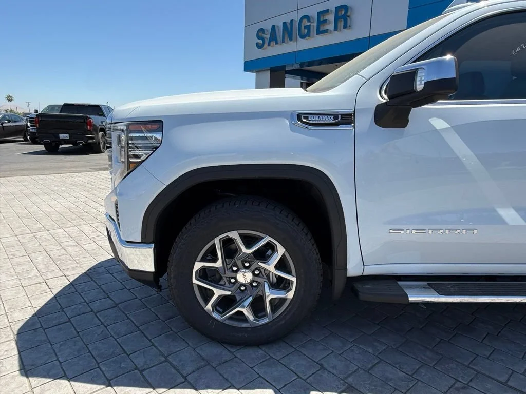 New 2026 Glacier White Tricoat GMC SLT image 4